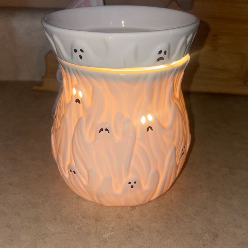 Scentsy White Ceramic Warmer Ghouls and Ghosts